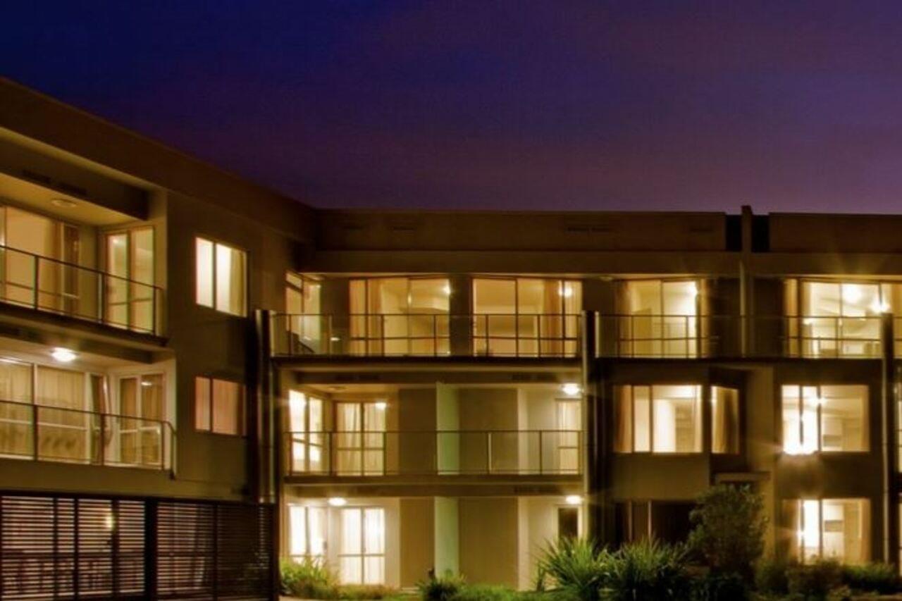 Vr Takapuna Όκλαντ Εξωτερικό φωτογραφία The Village at night