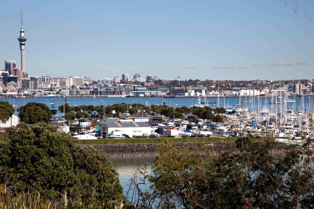 Vr Takapuna Όκλαντ Εξωτερικό φωτογραφία View of the Auckland waterfront from the suburb of Albany