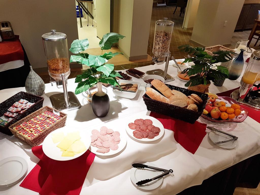 Vr Takapuna Όκλαντ Εξωτερικό φωτογραφία A buffet at a hotel