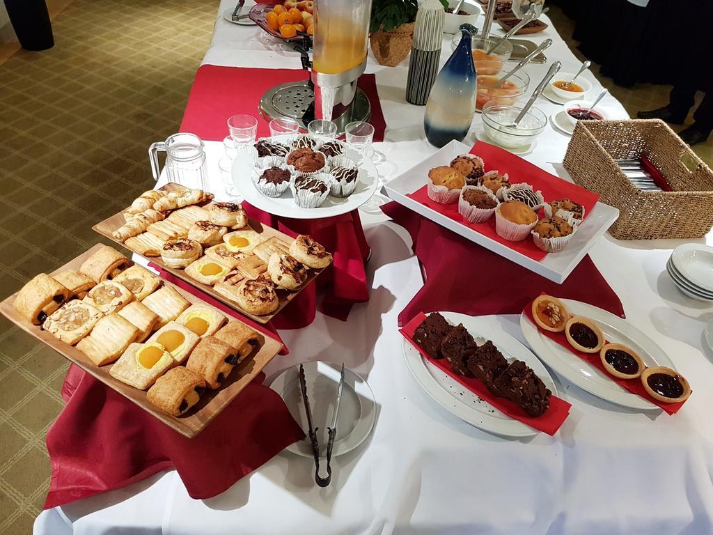 Vr Takapuna Όκλαντ Εξωτερικό φωτογραφία A selection of afternoon tea items